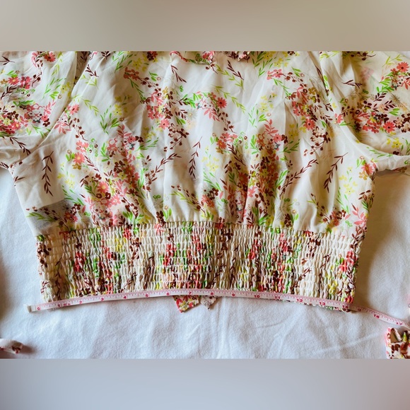 Forever 21 Women’s Long Sleeve Blouse Crop Top Ivory Floral Print Size L NWOT - Picture 5 of 8
